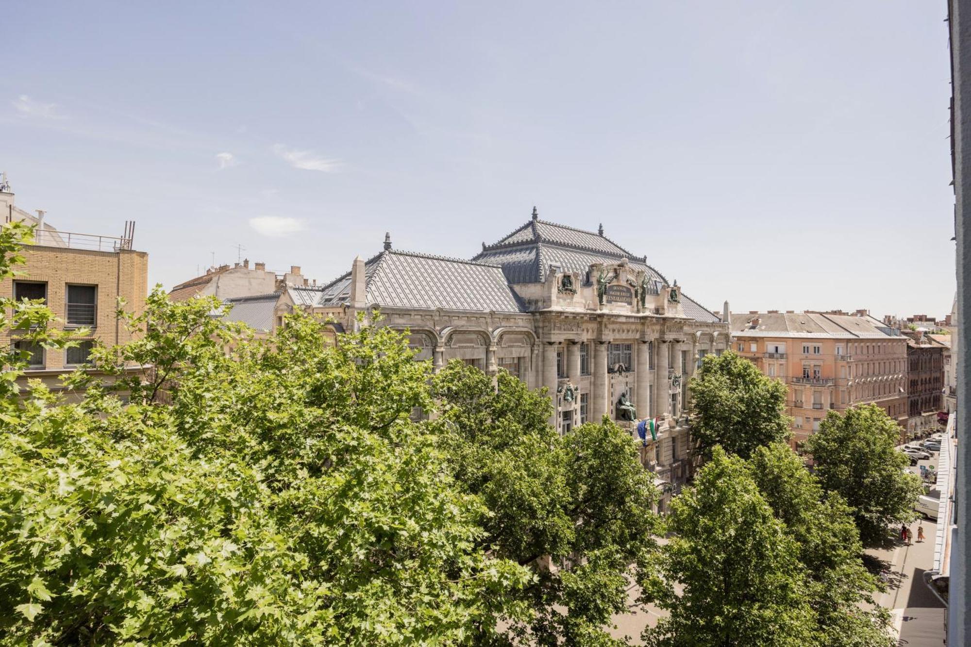 Elegant Home Overlooking The Music Academy Budapest Luaran gambar